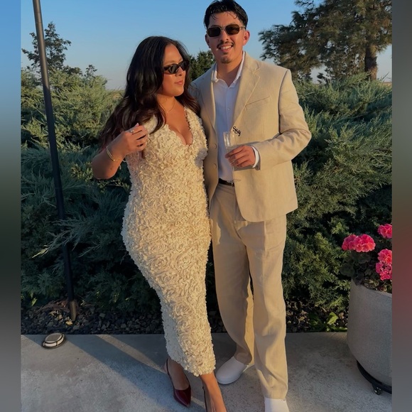 NWOT House of CB CARENA CREME PLUNGE FLORAL APPLIQUÉ MAXI DRESS - Picture 13 of 13